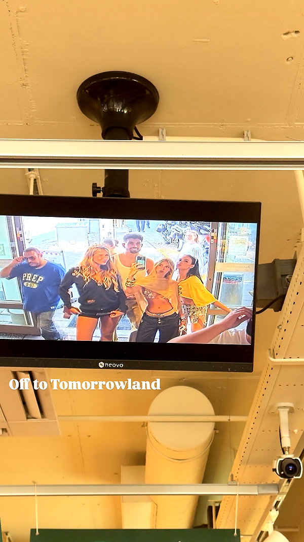 ella_netzer8 instagram image archive image