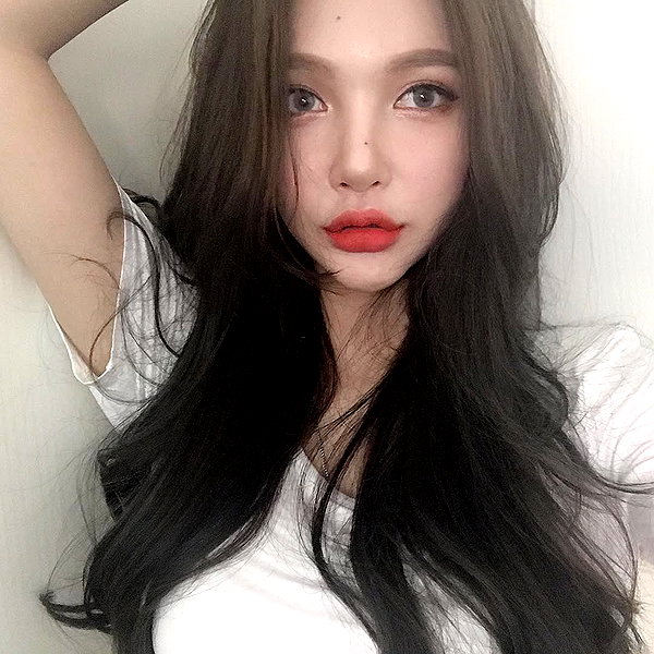 Archived image from @heroineseen on Instagram