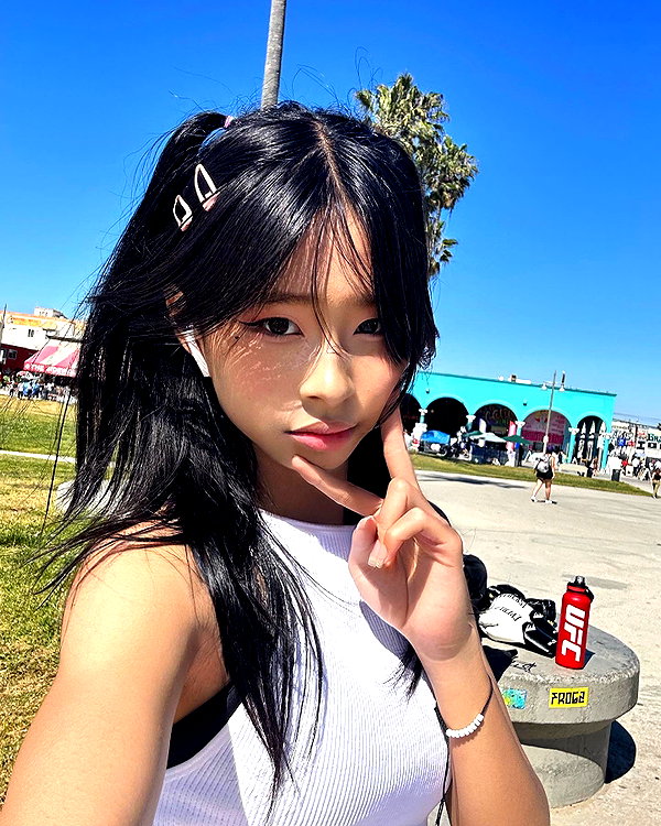 princessamelia_official instagram image archive image