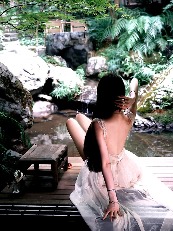 lyhythuedoxinh instagram image archive image