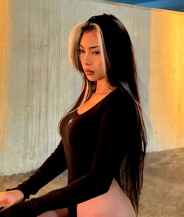 baddiesessence instagram image archive image