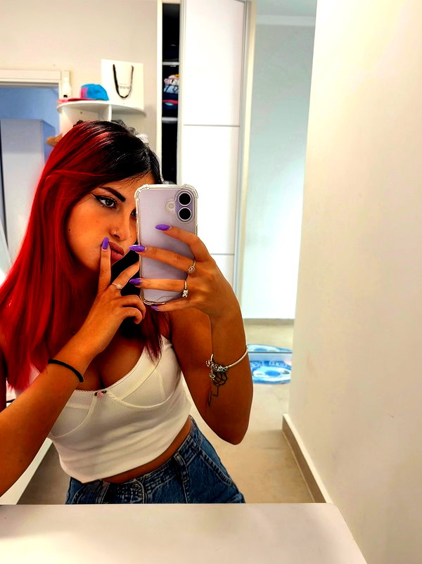 shanidahan7 instagram image archive image