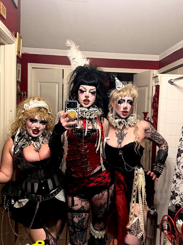 yeahimcaroline instagram image archive image