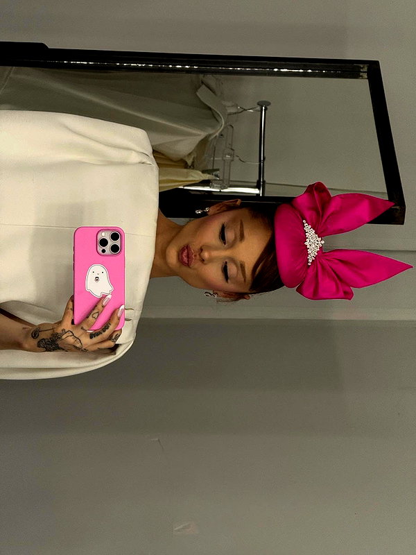 arianagrande instagram image archive image