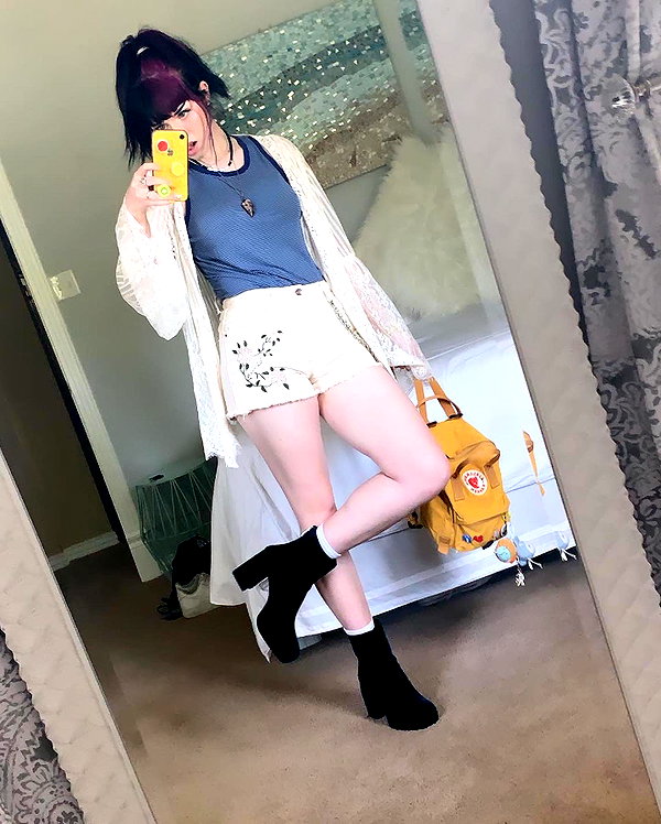 yeahimcaroline instagram image archive image