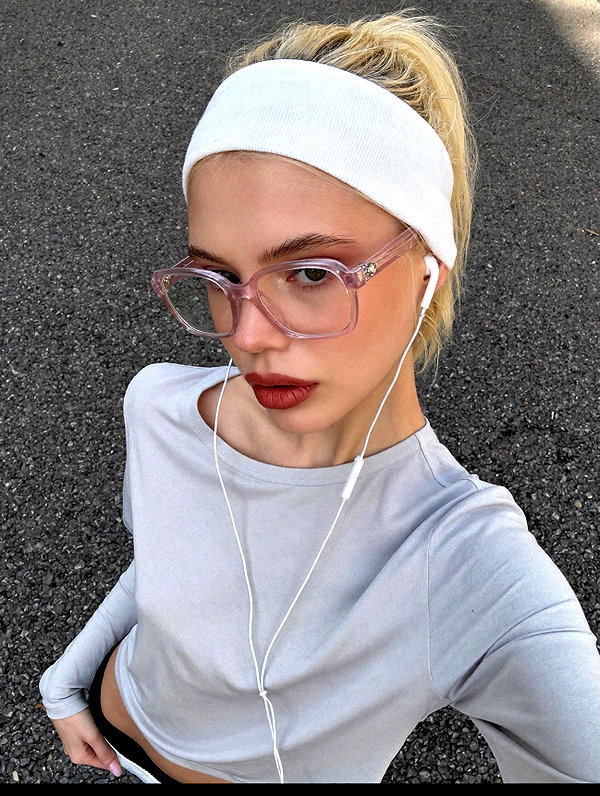 alisen.mari instagram image archive image