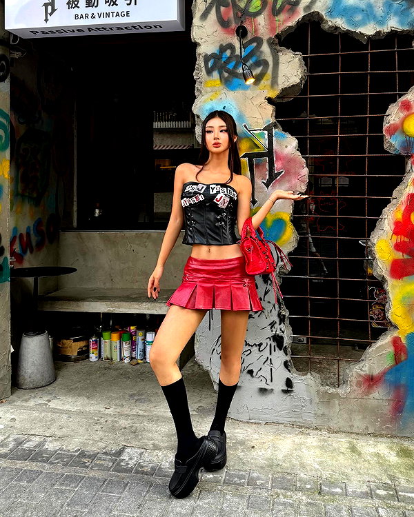ll.lu1s instagram image archive image