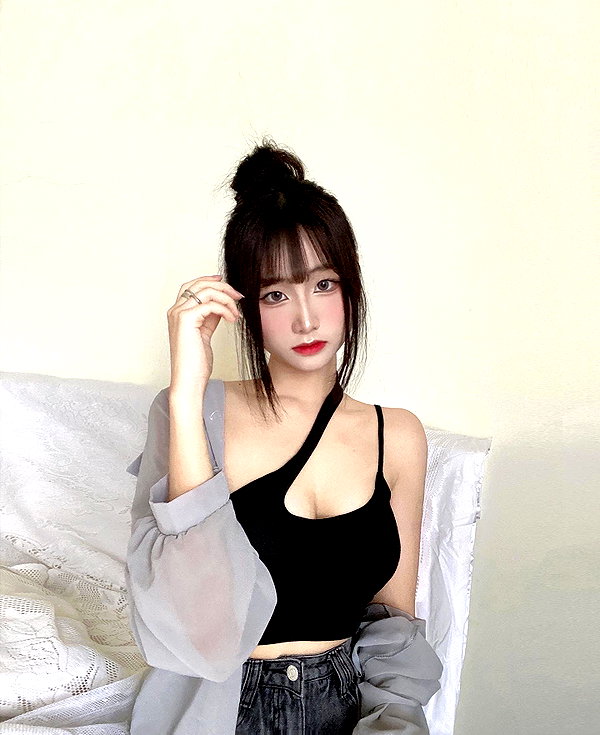 lai_931201 instagram image archive image