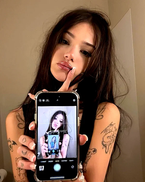 chica.niebla instagram image archive image