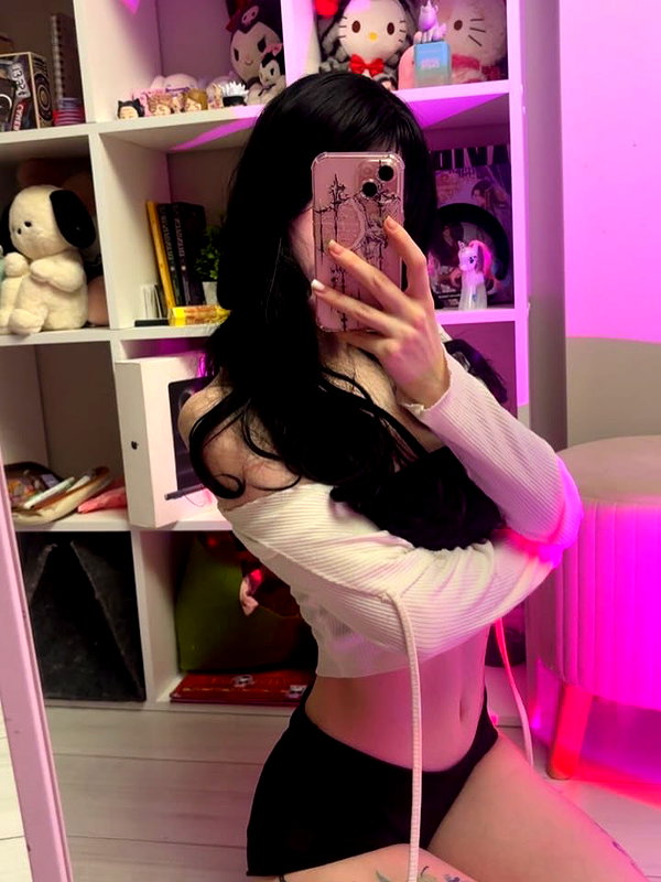 mia_goth2004 instagram image archive image