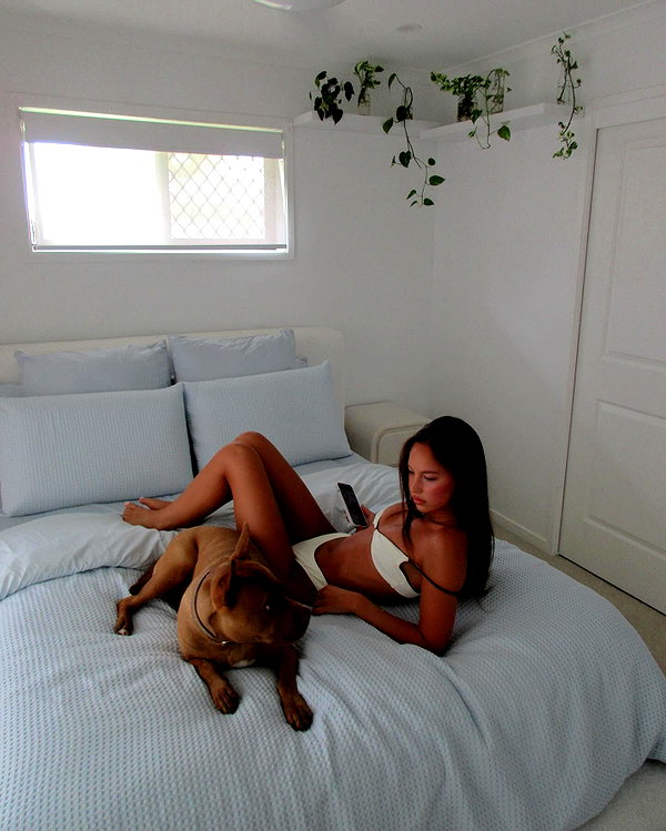 olivia.mathers instagram image archive image