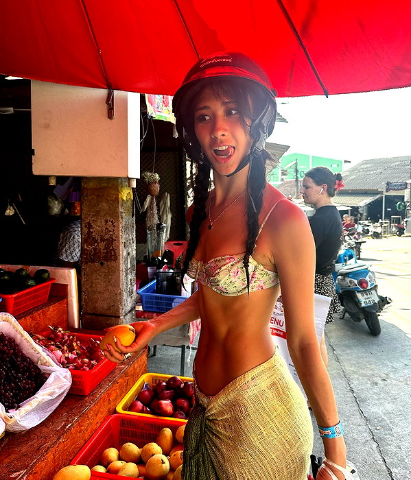 cait.knight instagram image archive image