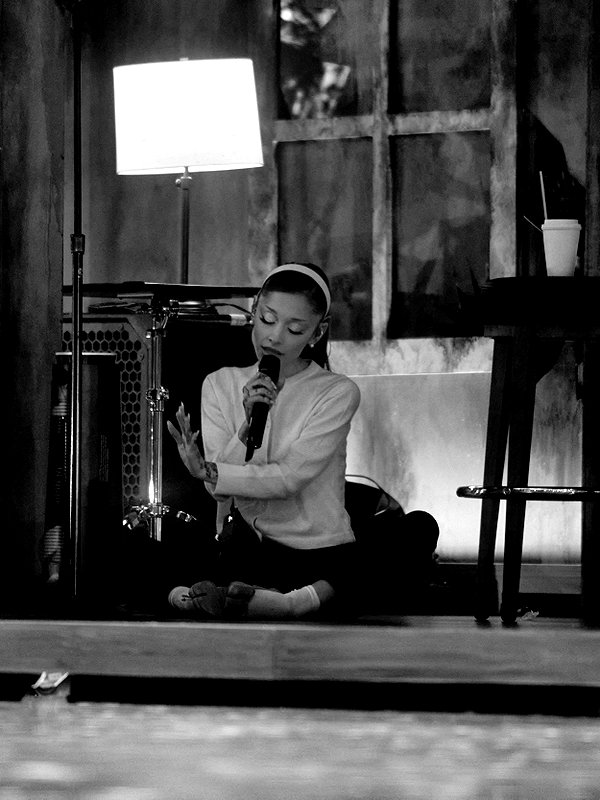 arianagrande instagram image archive image