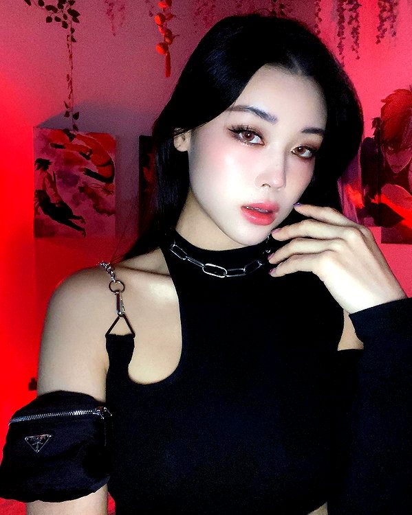 emily.ghoul instagram image archive image