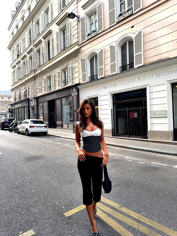 oliviaphillipps instagram image archive image