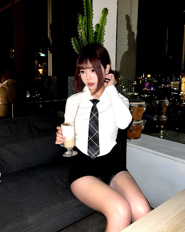 1zxhy__ instagram image archive image