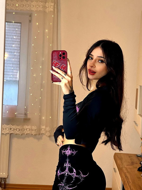 cata.leyah instagram image archive image