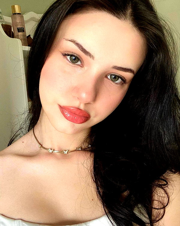 baddiesessence instagram image archive image