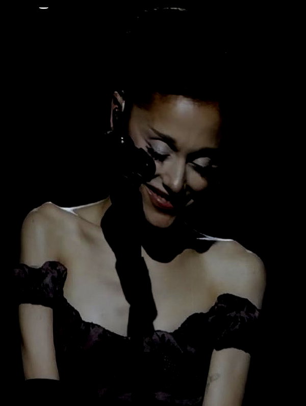 arianagrande instagram image archive image