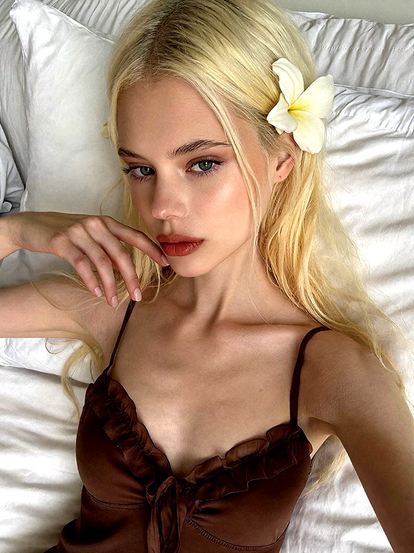alisen.mari instagram image archive image