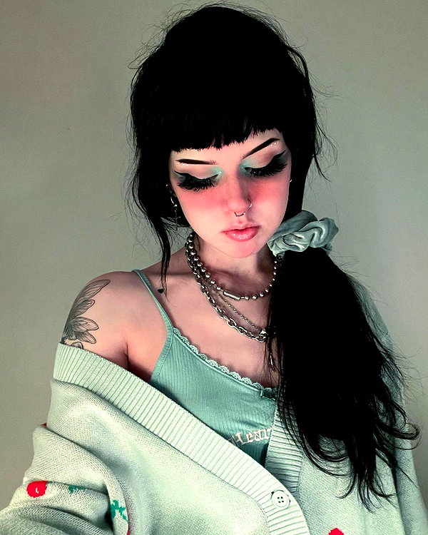 yeahimcaroline instagram image archive image