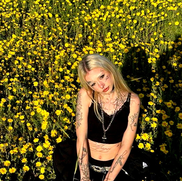 Archived image from @milkaaaa227 on Instagram