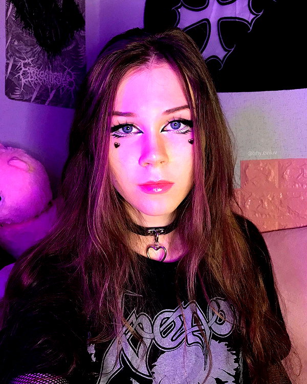 tiny.eviluv instagram image archive image