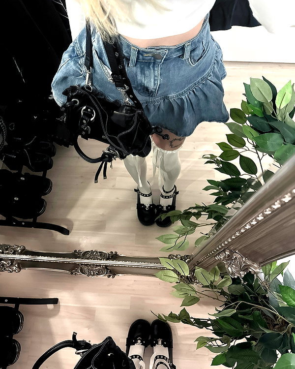_lia.moon archive image