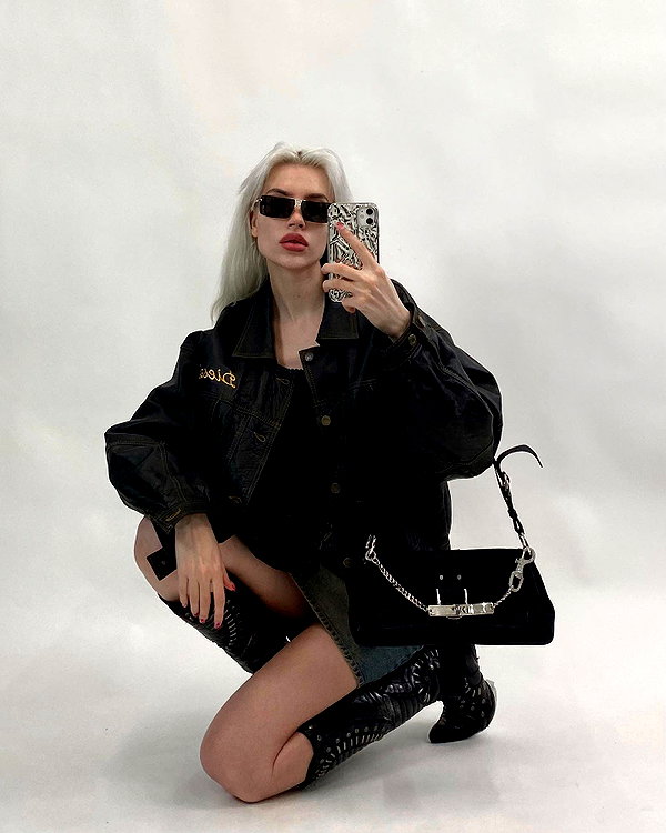 anya4everr instagram image archive image
