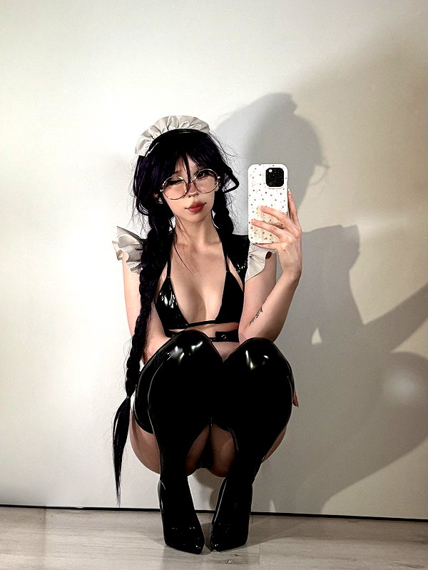 zira_merz instagram image archive image