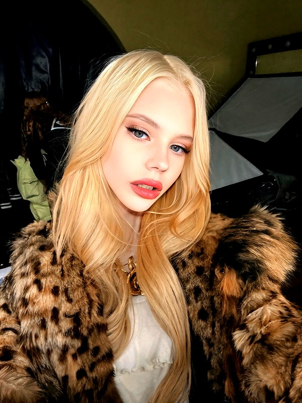 alisen.mari instagram image archive image