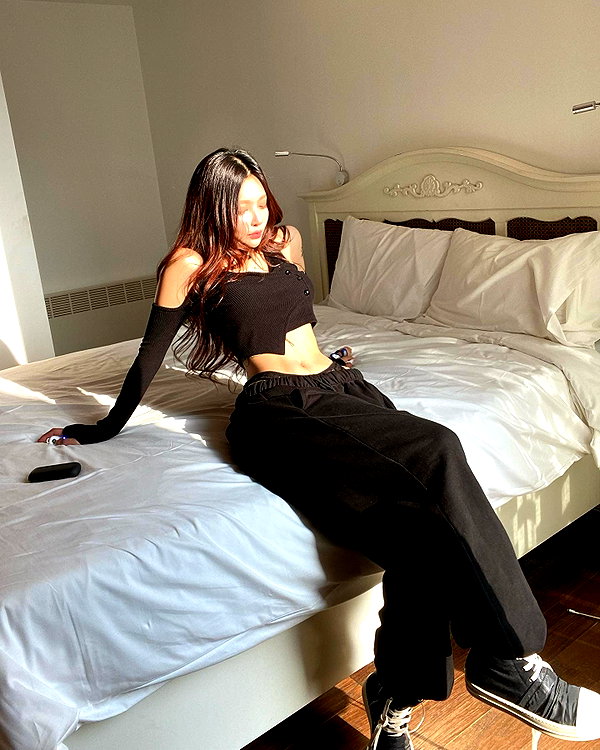 Archived image from @heroineseen on Instagram