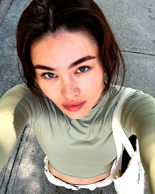 baddiesessence instagram image archive image