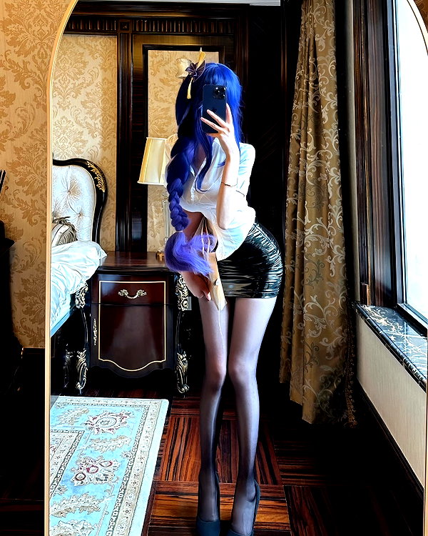 gallery_cosplayer instagram image archive image
