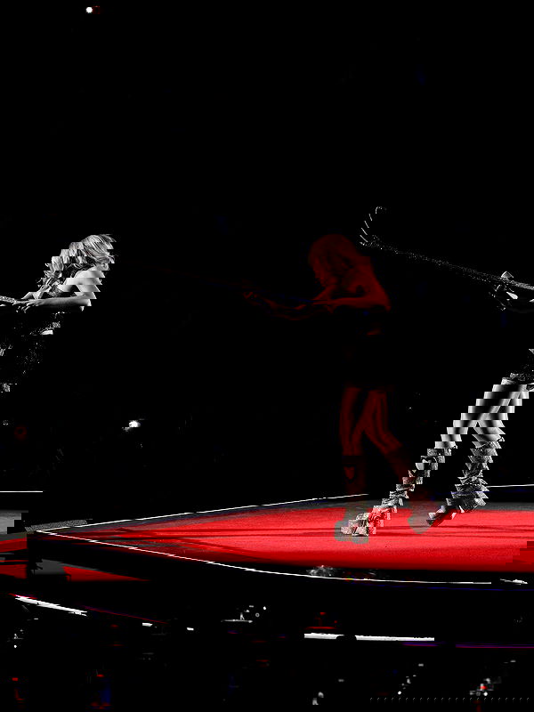 sabrinacarpenter sabrinacarpenter archive image