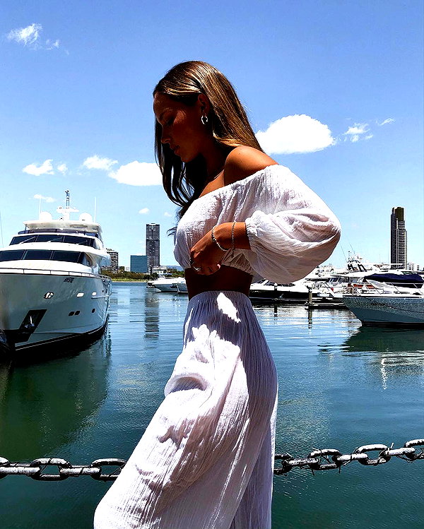 olivia.mathers instagram image archive image