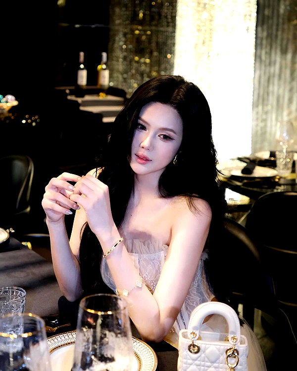 lyhythuedoxinh instagram image archive image