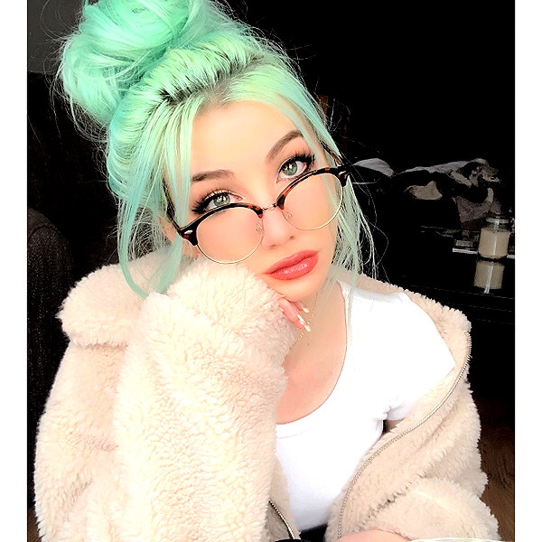 danielle.mercedie instagram image archive image