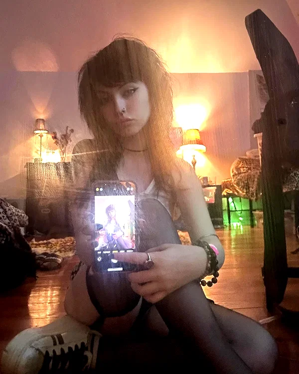 chica.niebla instagram image archive image