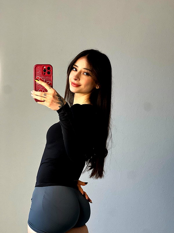 cata.leyah instagram image archive image
