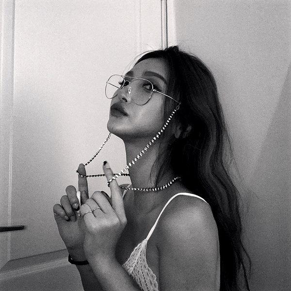 Archived image from @heroineseen on Instagram