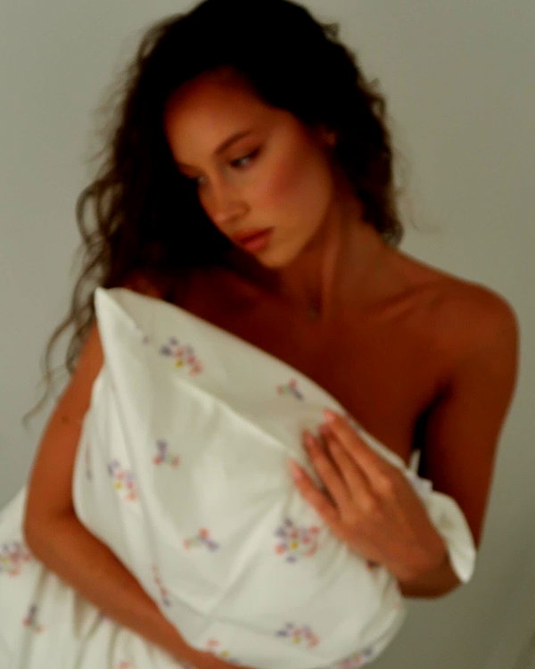 olivia.mathers instagram image archive image