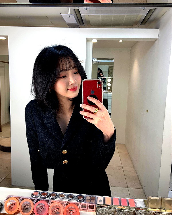 hyeweon__ instagram image archive image