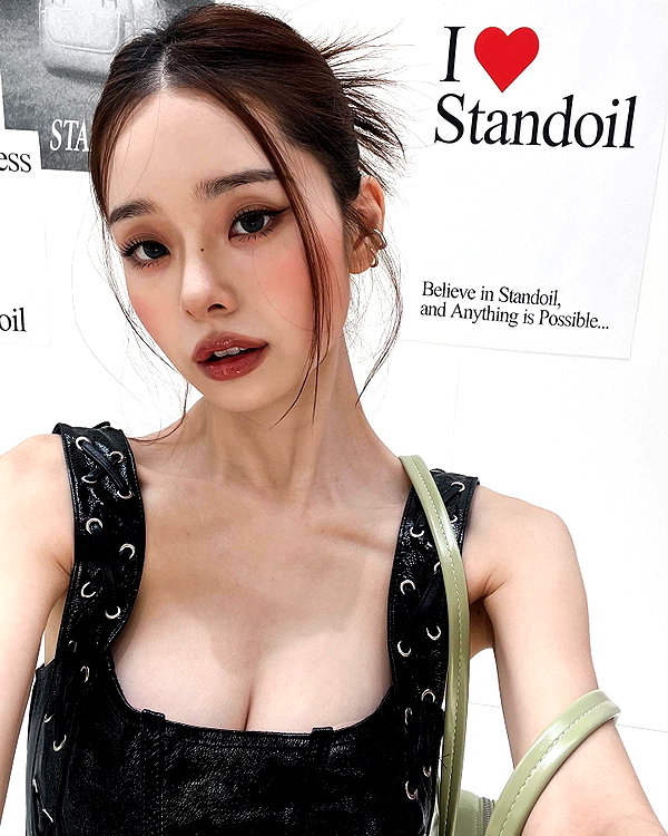 dear.zia instagram image archive image