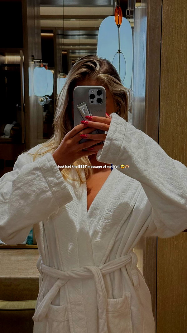 hollyjai archive image