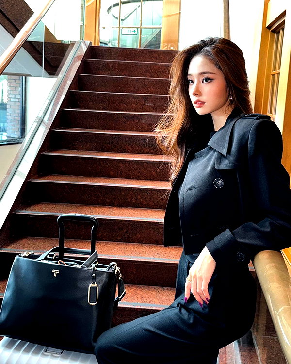 dear.zia instagram image archive image