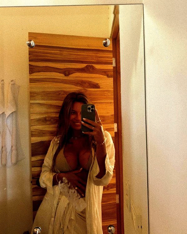 pia__kim instagram image archive image