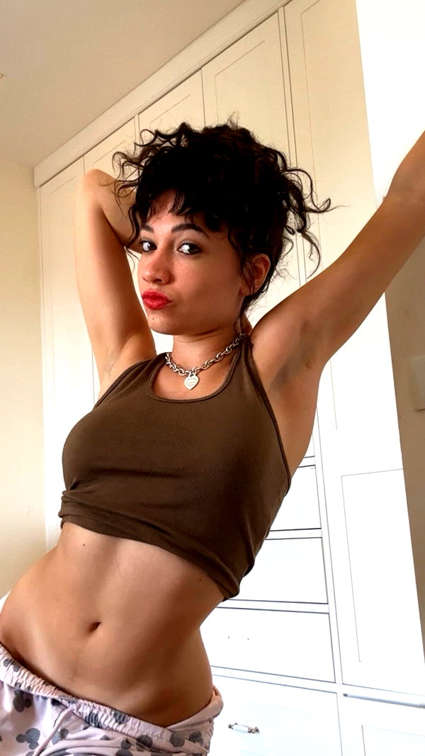 romi_henenson instagram image archive image