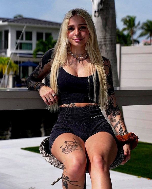 peachtoot.plz instagram image archive image