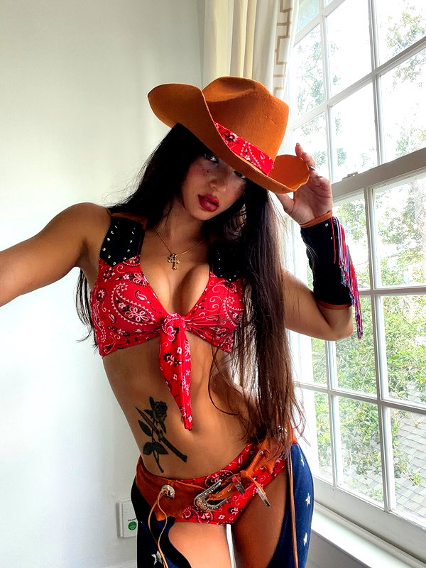 daniellebarnaa instagram image archive image